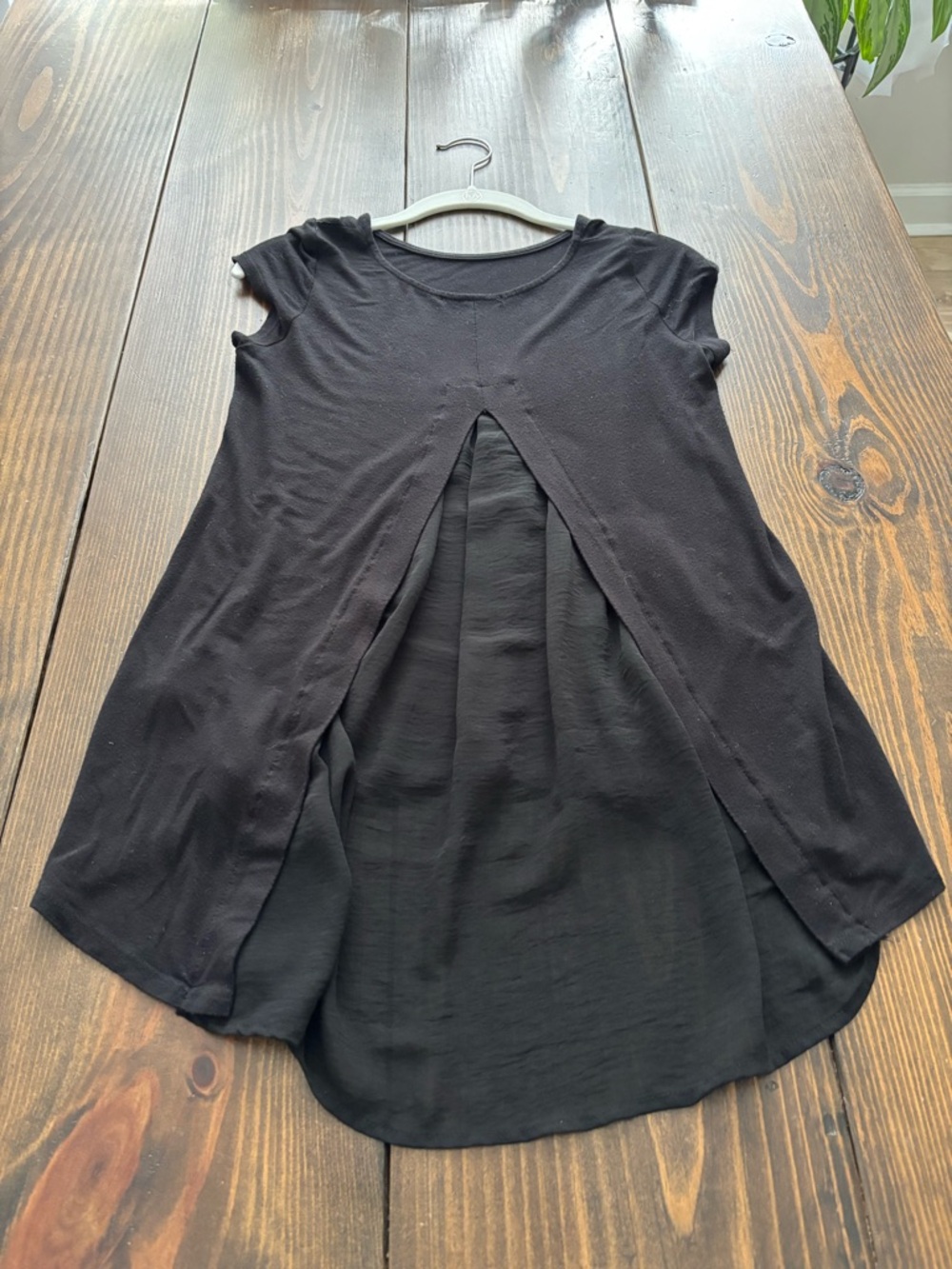 Women's Black Split-Back Short Sleeve Top